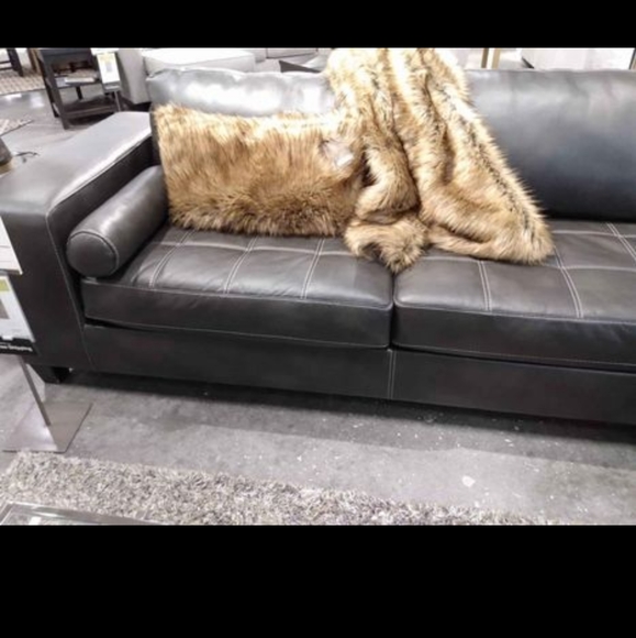 Sectional couch - Picture 2 of 3